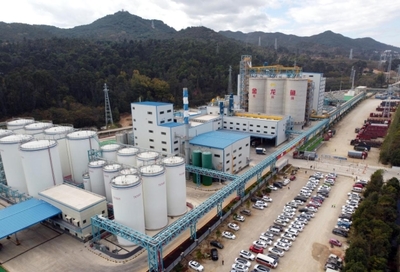 金龍魚黃金比例調(diào)和油昆明工廠首產(chǎn)下線 云南消費(fèi)者盡享本地好油